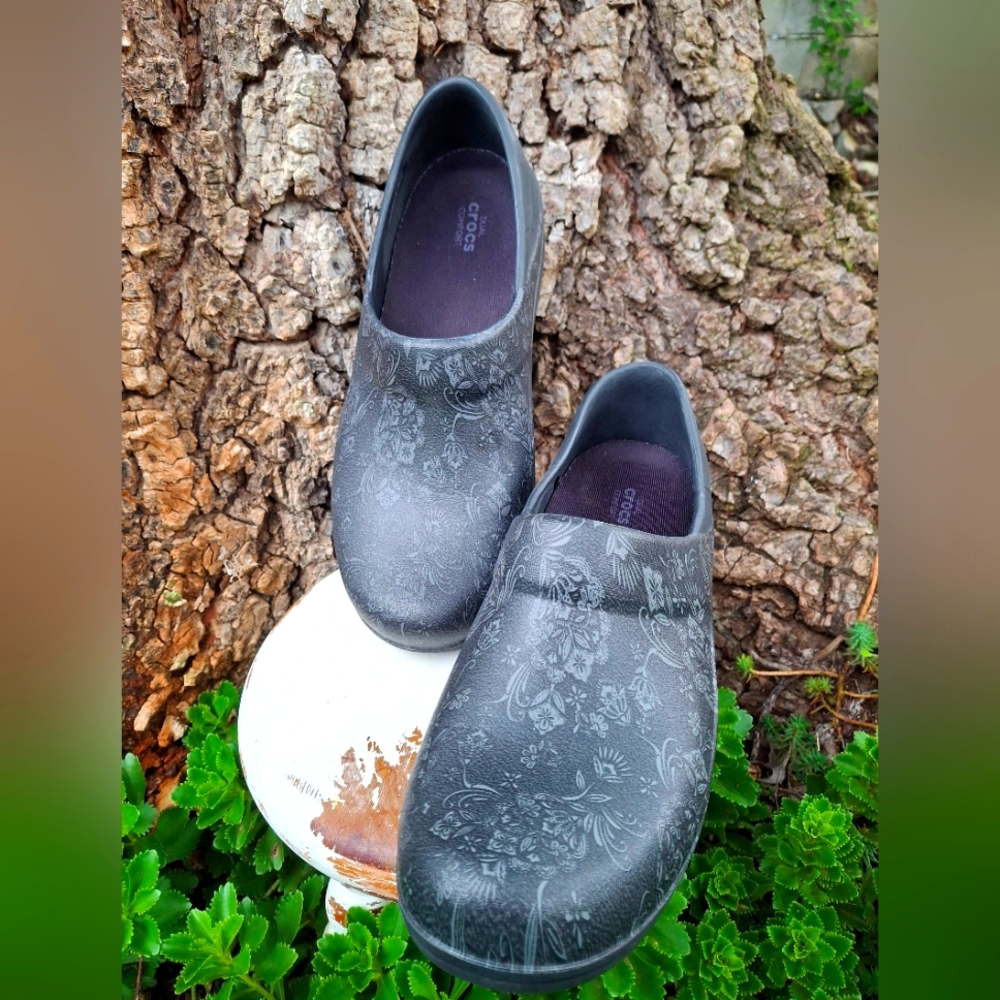 CROCS Women's Black Floral Mules